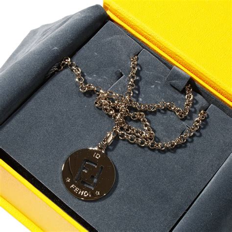 collana con medaglia fendi|Collane Fendi per Donna .